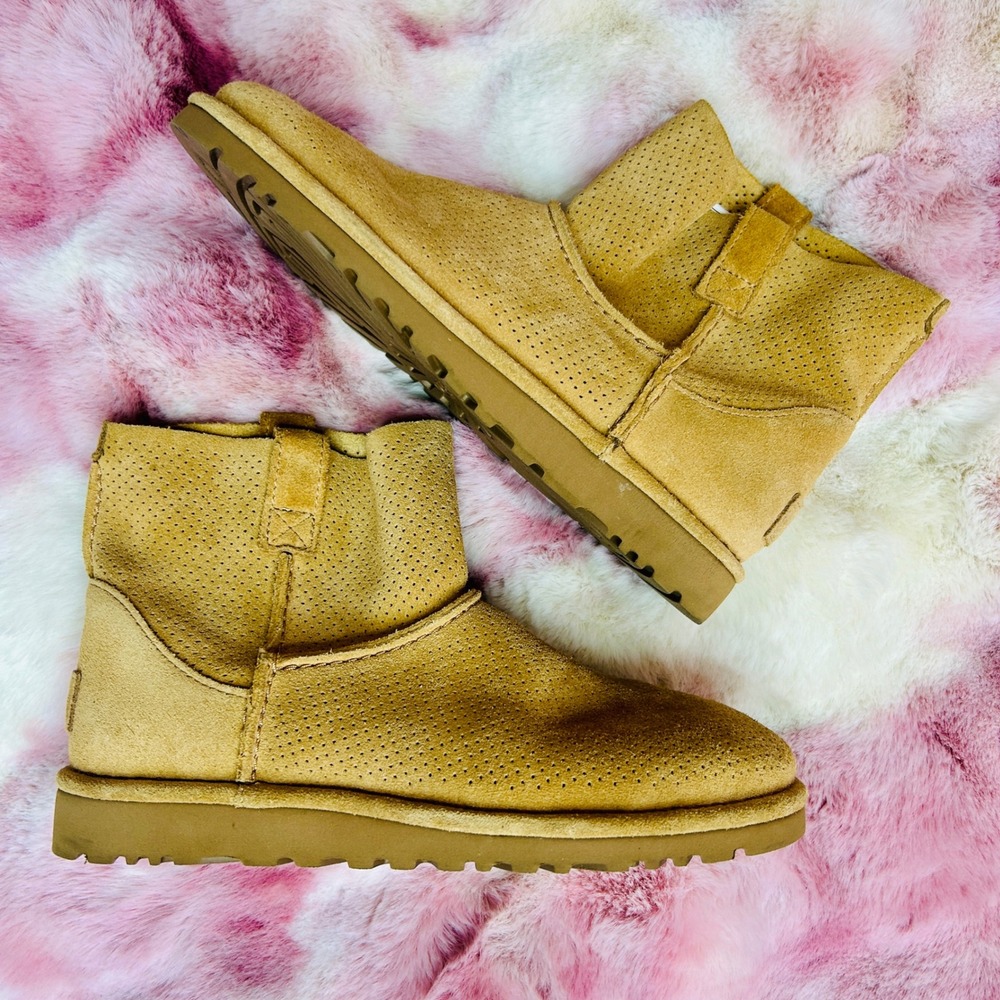 UGG Classic Unlined Mini Perf Tan Suede Ankle Boots 1016852 Size 7 Womens